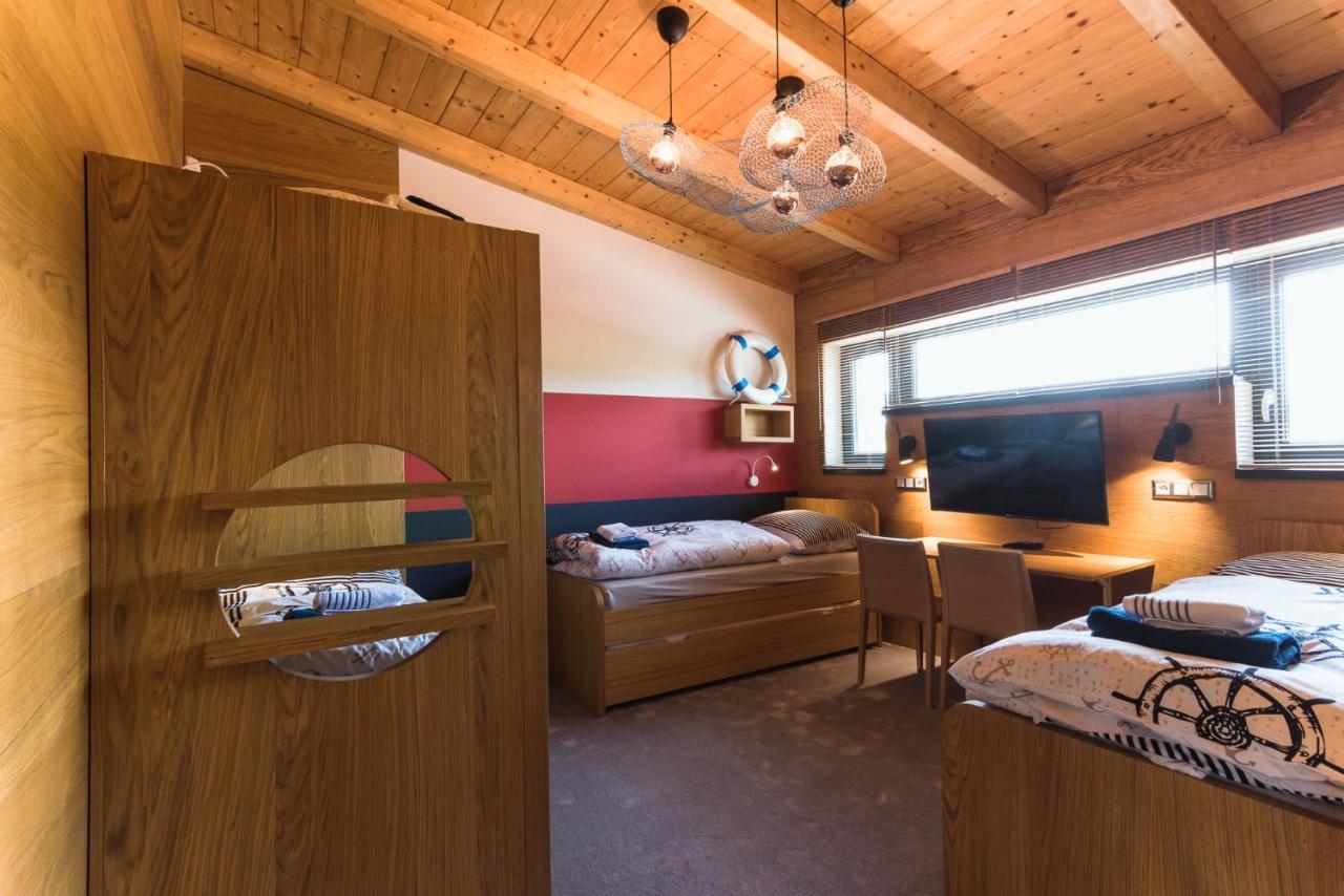 Marina Liptov Pri Liptovskej Mare Hotel Bobrovnik Kültér fotó
