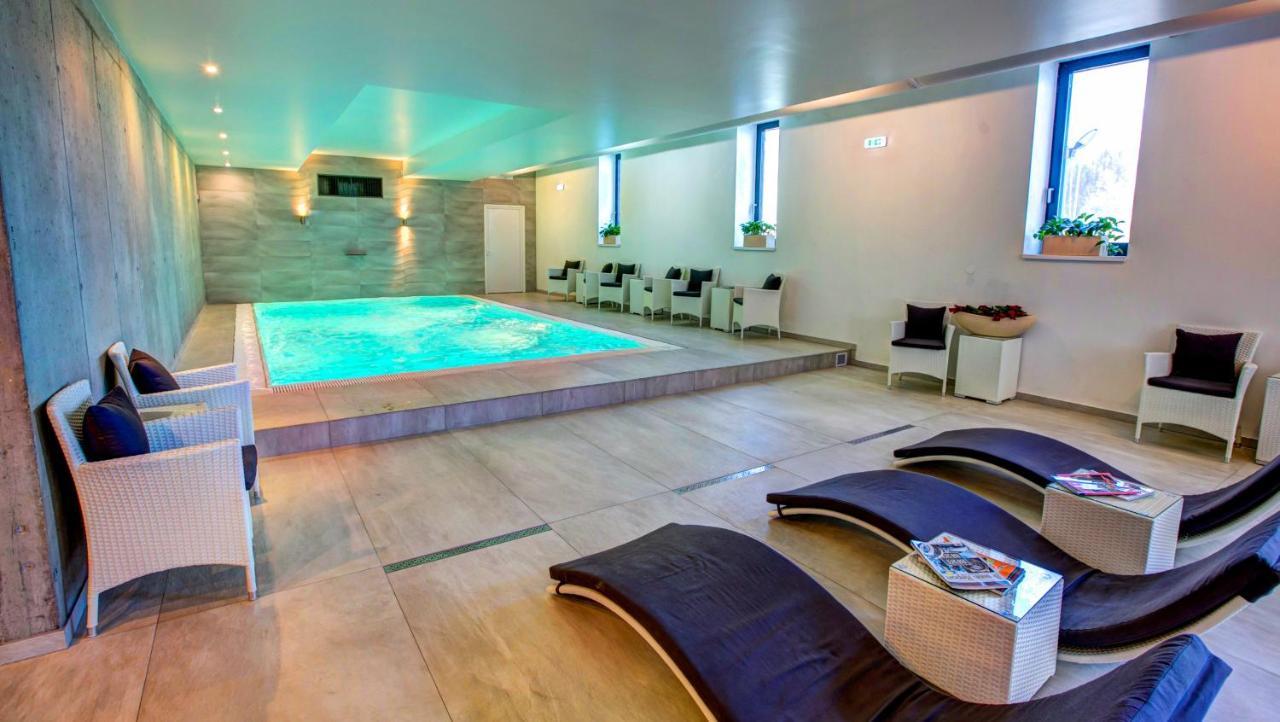 Marina Liptov Pri Liptovskej Mare Hotel Bobrovnik Kültér fotó