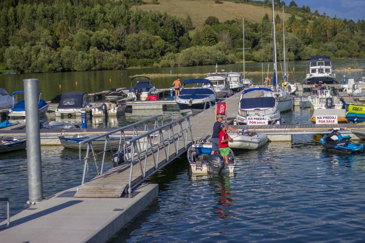 Marina Liptov Pri Liptovskej Mare Hotel Bobrovnik Kültér fotó